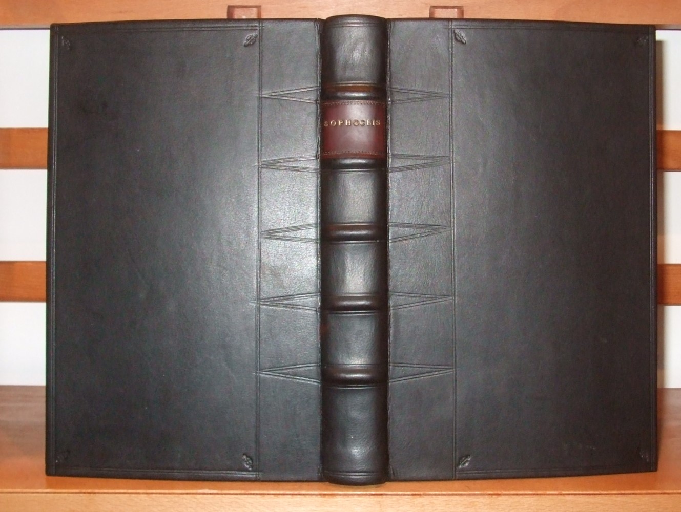 Image for Sophoclis tragoediae septem. Una cum omnibus Graecis scholiis, & cum Latinis Ioach. Camerarii. Annotationes Henrici Stephani in Sophoclem & Euripidem, seorseum excusae, simul Prodeunt